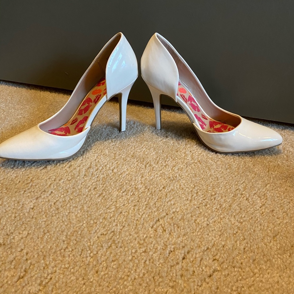 COPY - White pumps